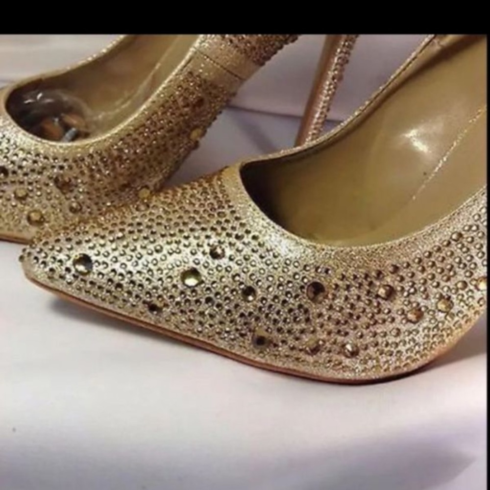 Heels - Picture 2 of 3